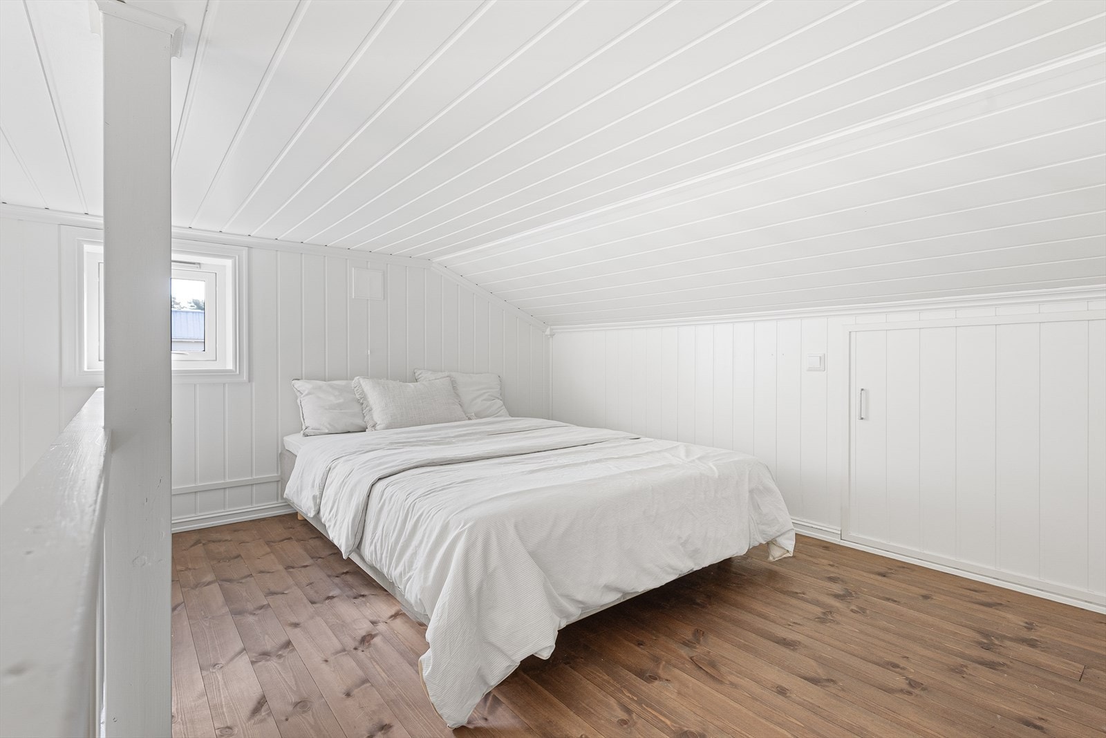 Hems i kontordelen av garasjen (ikke godkjent/omsøkt til varig opphold) Galleribilde