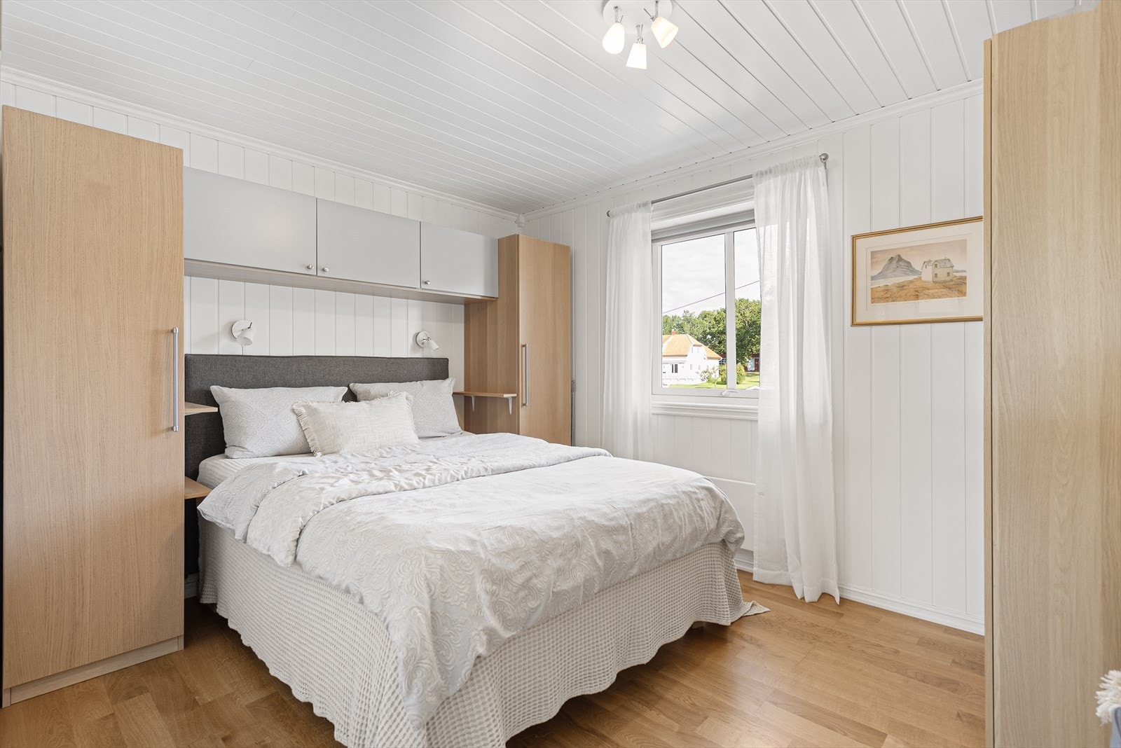 Denne delen er innredet med 2 soverom. Begge soverommene vender ut mot rolige omgivelser Galleribilde