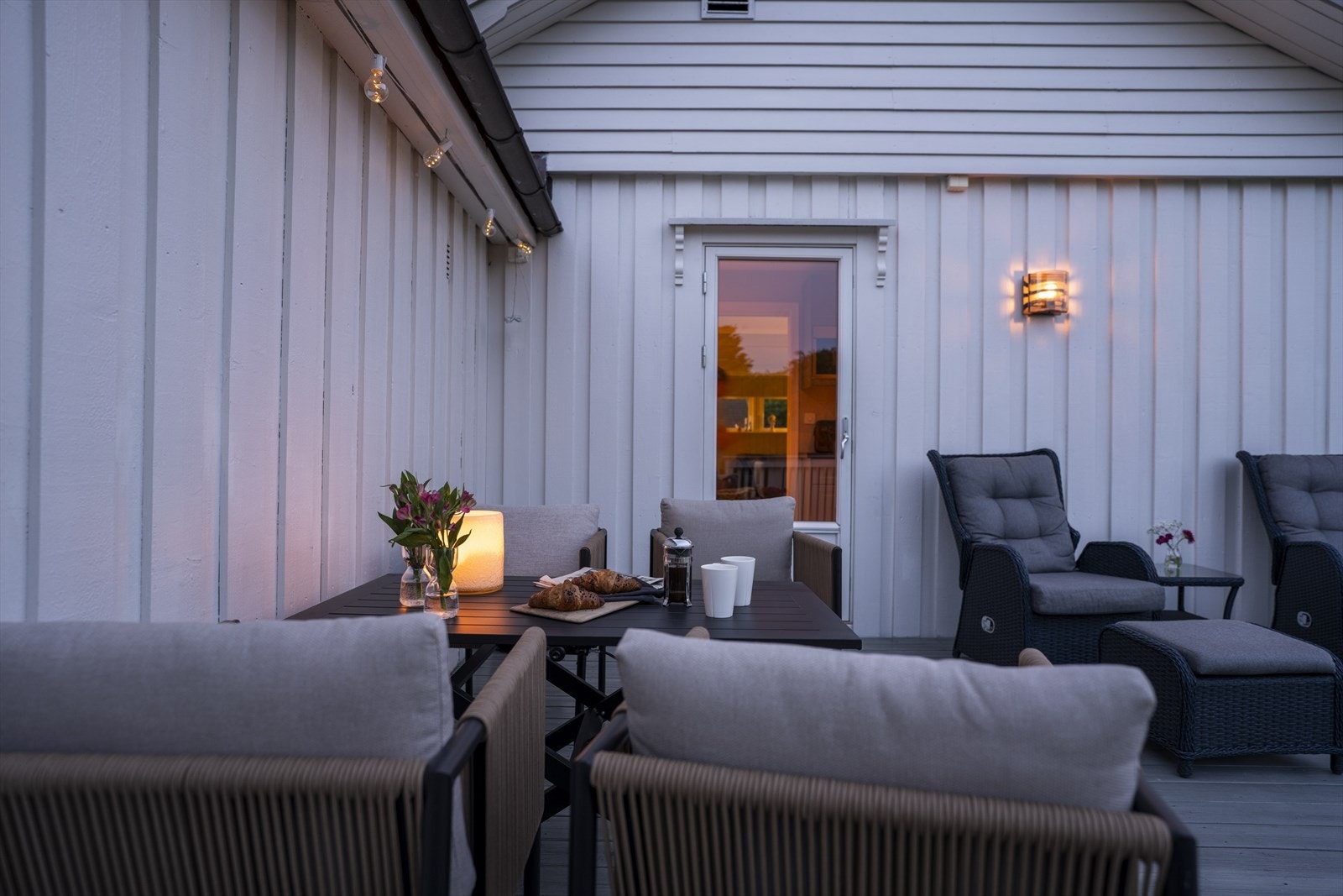 Ta med frokosten eller middagen ut på terrassen Galleribilde