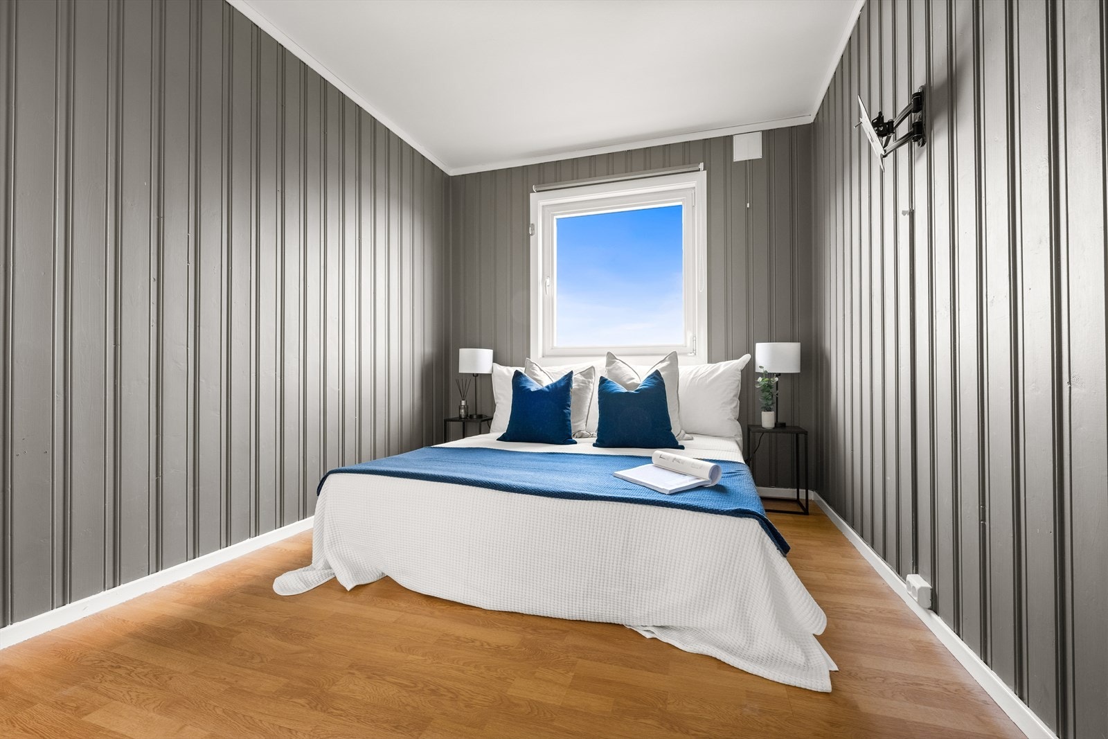 Hovedsoverommet er malt i en delikat fargetone, som skaper en behagelig atmosfære. Galleribilde