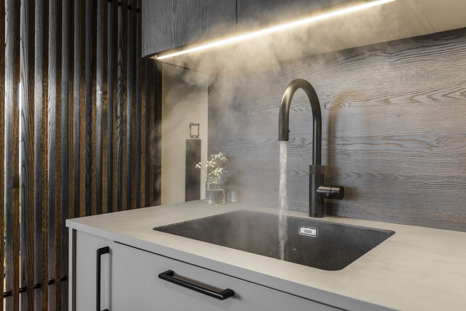 Quooker gjør kjøkkenet smartere: uttrekkbar slange, kokende vann og kaldtvann - alt rett fra springen. Galleribilde