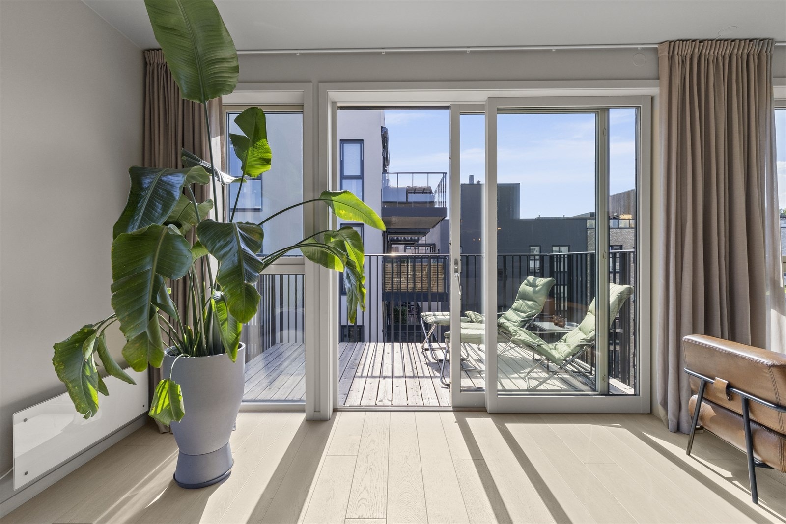 Utgang fra stue til balkong. Galleribilde