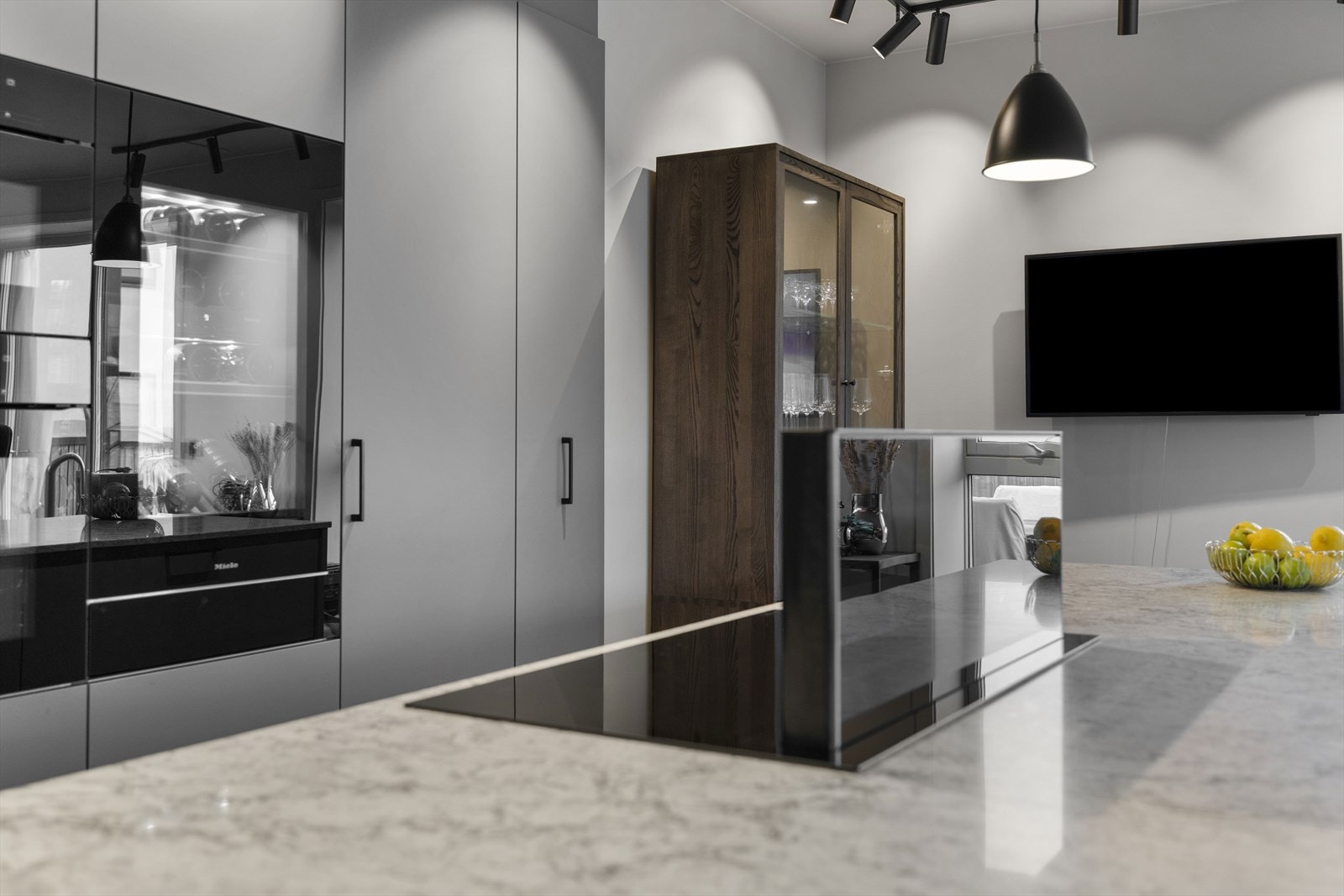 RørosHetta ventilator - norsk håndverk, stilrent design og kraftig osoppfang. Stillegående, energieffektiv og skreddersydd for ditt kjøkken. Galleribilde