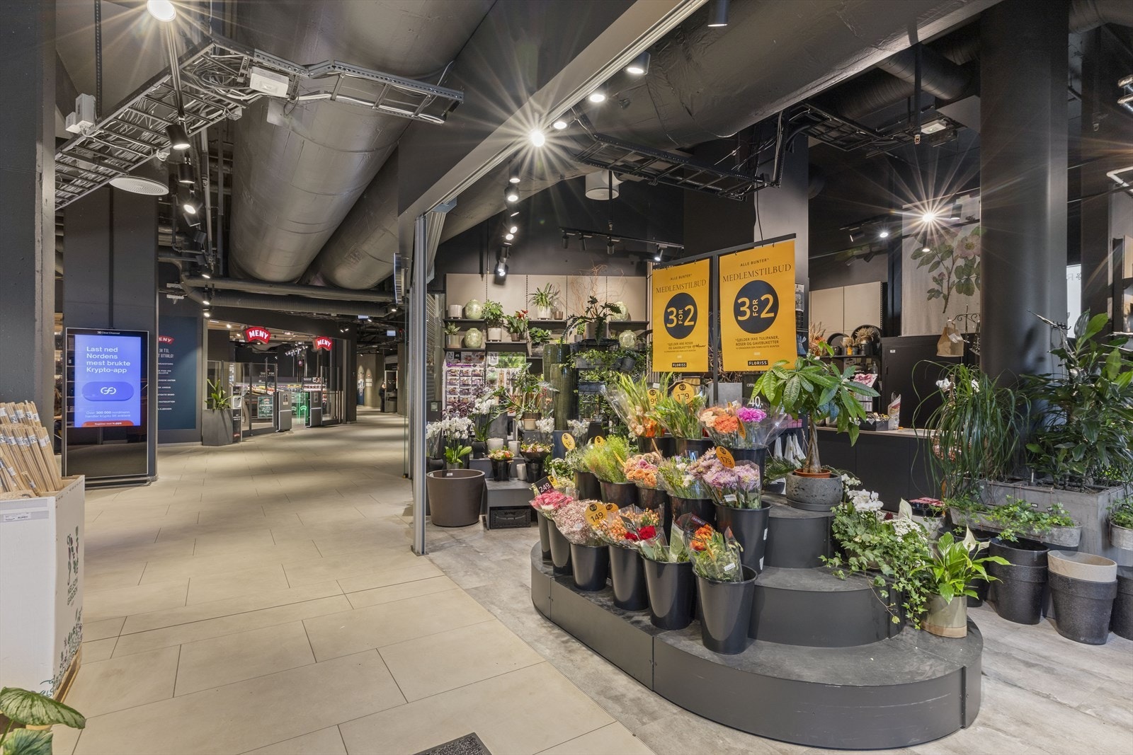 I Frysjaveien kan du bl.a. kjøpe blomster og handle på Meny. Galleribilde