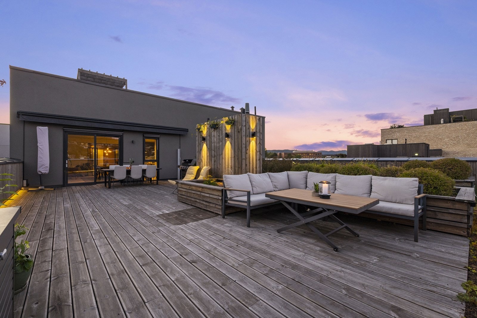 Nydelig belysning som skaper en heggelig atmosfære. Galleribilde