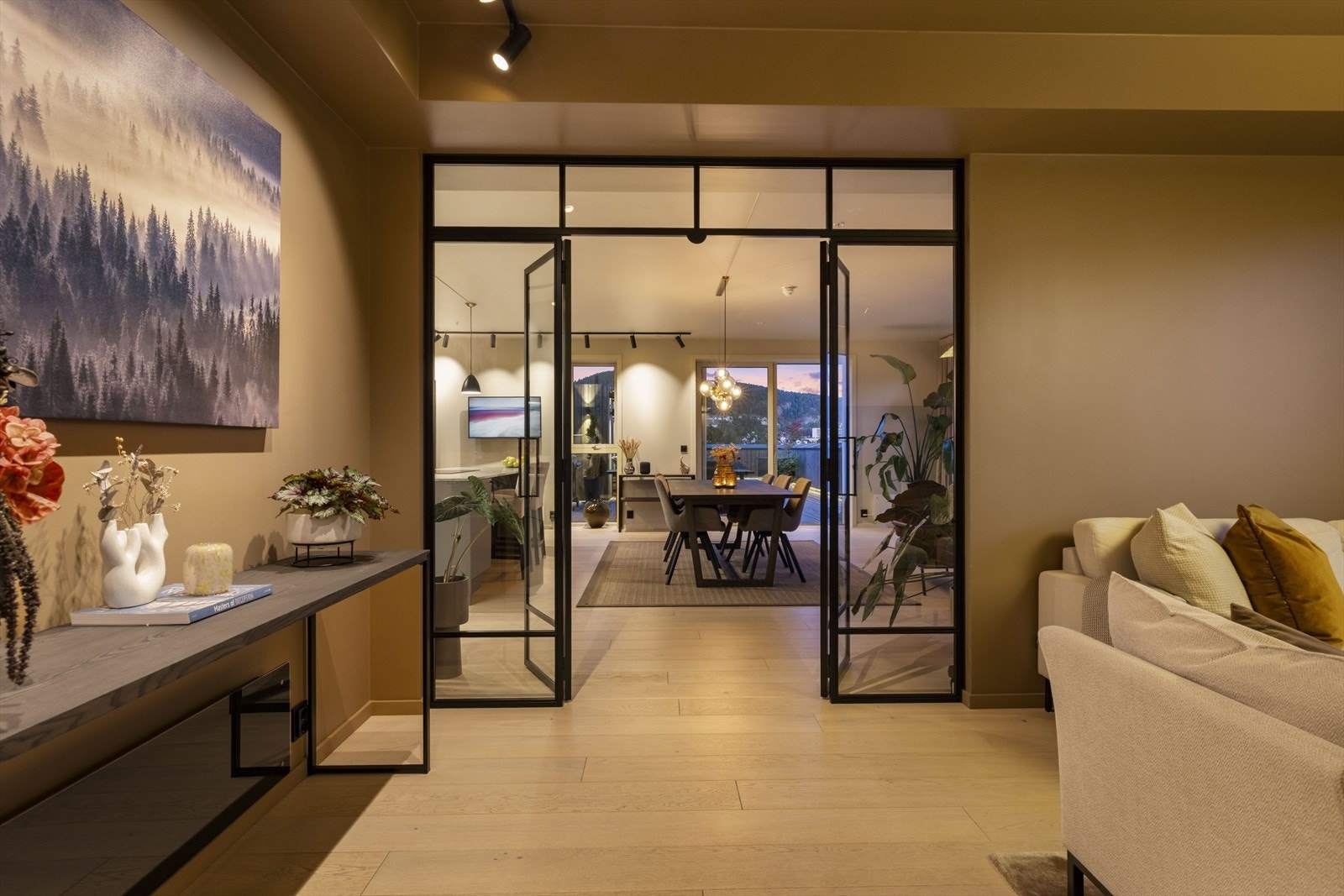 Delikate farger og riktig belysning gir en hyggelig atmosfære. Galleribilde