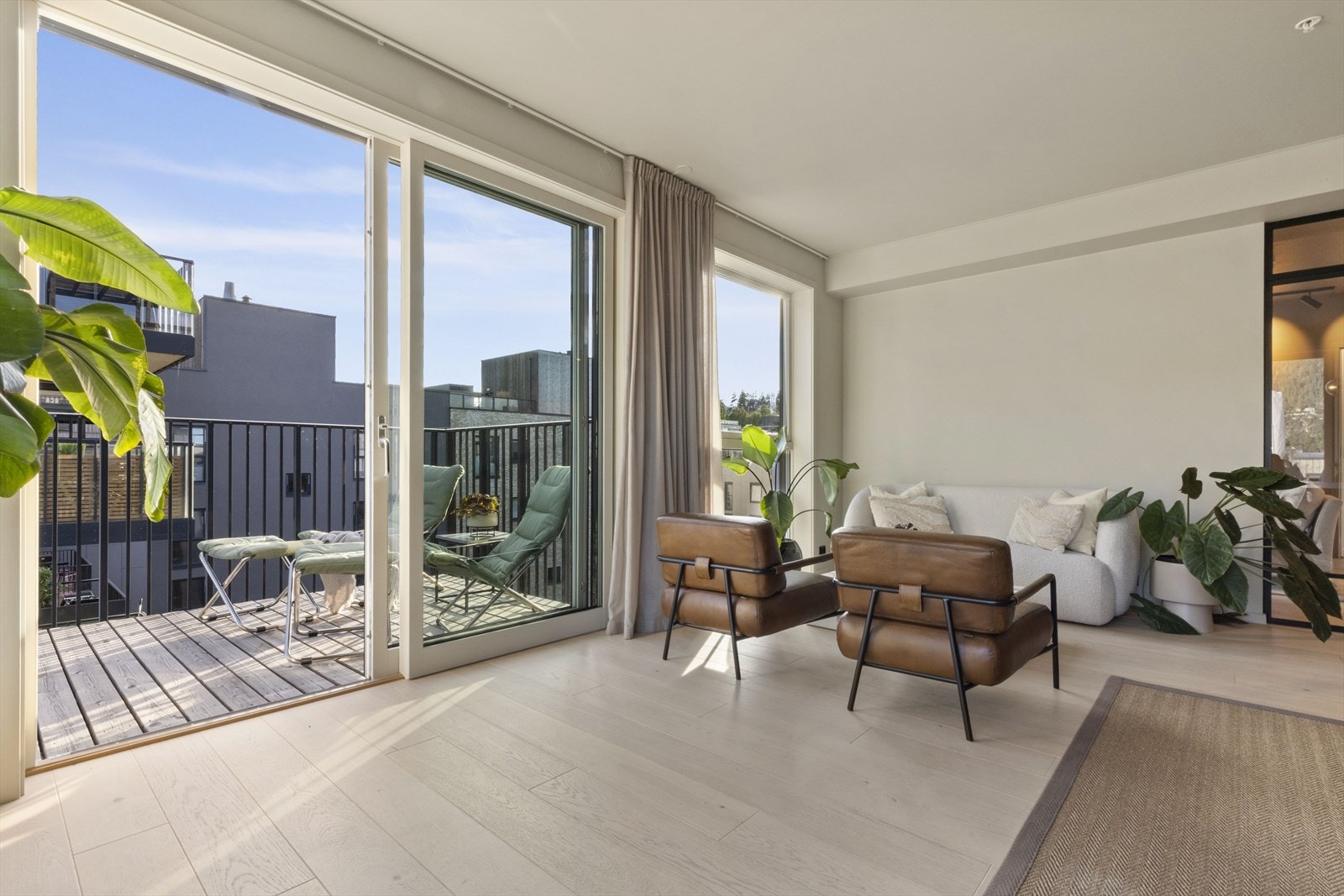 Deilig sitte-/avslapningssone med balkongtilgang. Galleribilde