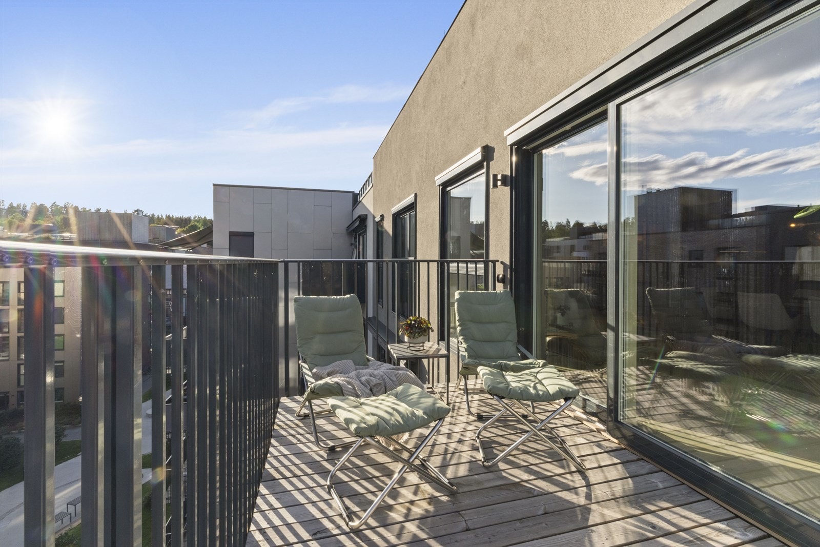 Solrik balkong på 8 kvm som vender mot sør. Galleribilde