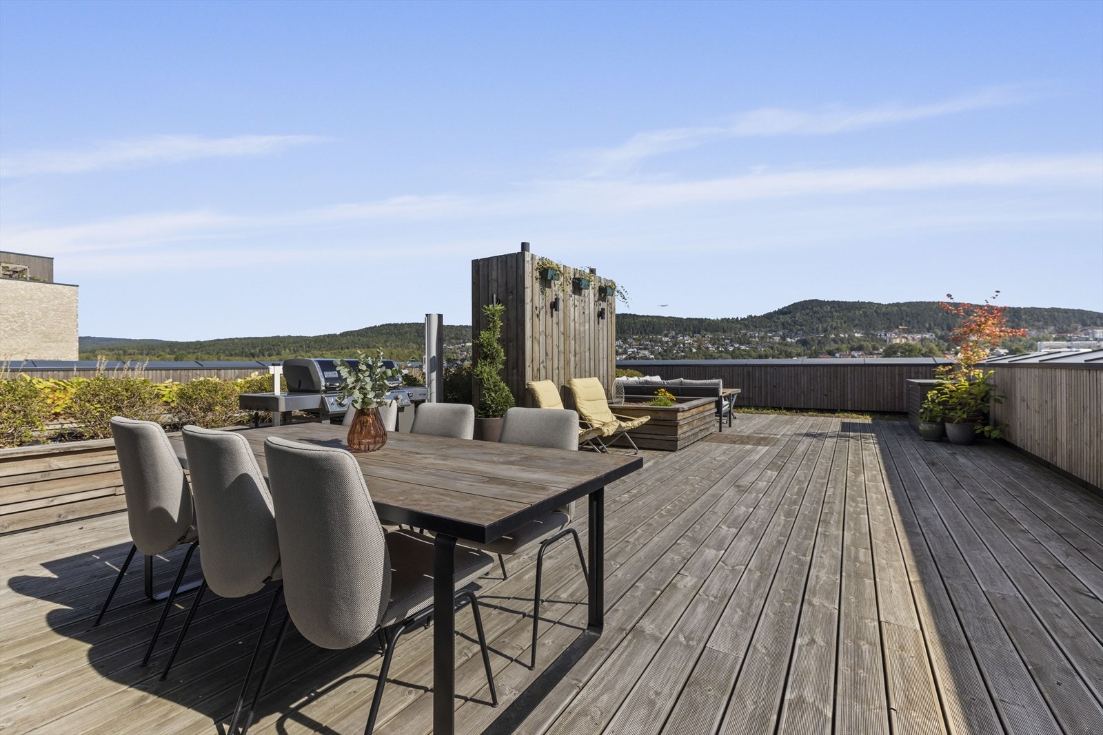 Den store, luftige takterrassen byr på mange muligheter. Galleribilde