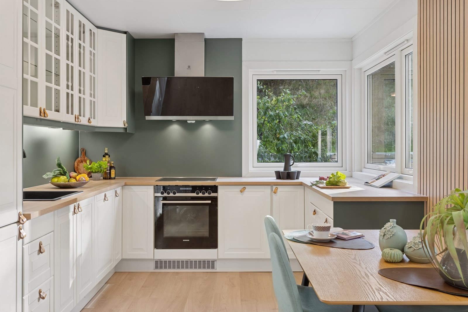 Det er godt med skap- og benkeplass. Galleribilde