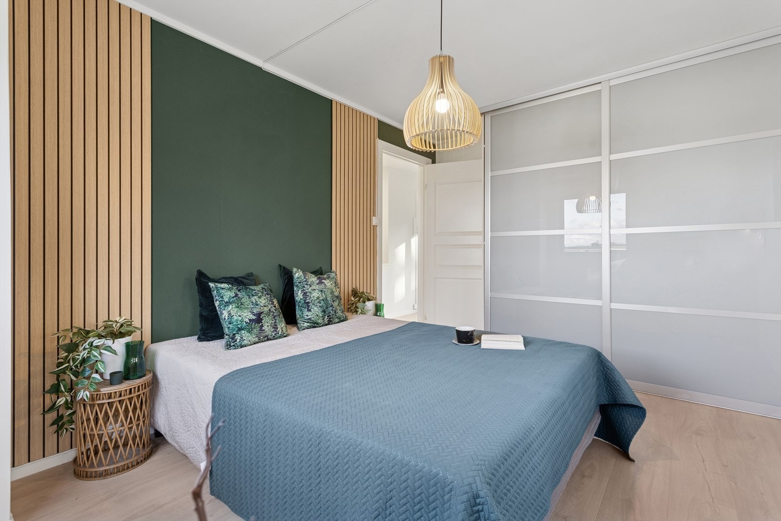 Boligen har tre gode soverom av god størrelse med plass seng og skyvedørsgarderobe. Galleribilde