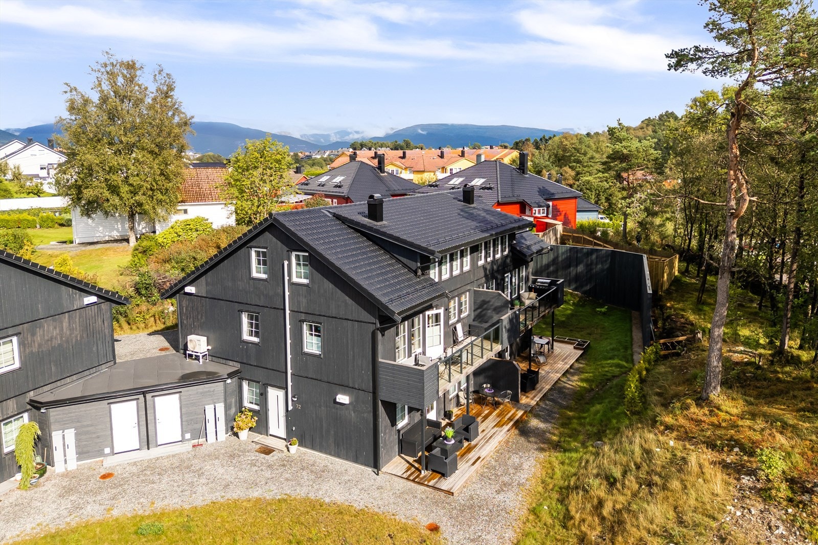 En påkostet og lekker 4-roms familiebolig fra 2022 med flott og barnevennlig beliggenhet Galleribilde