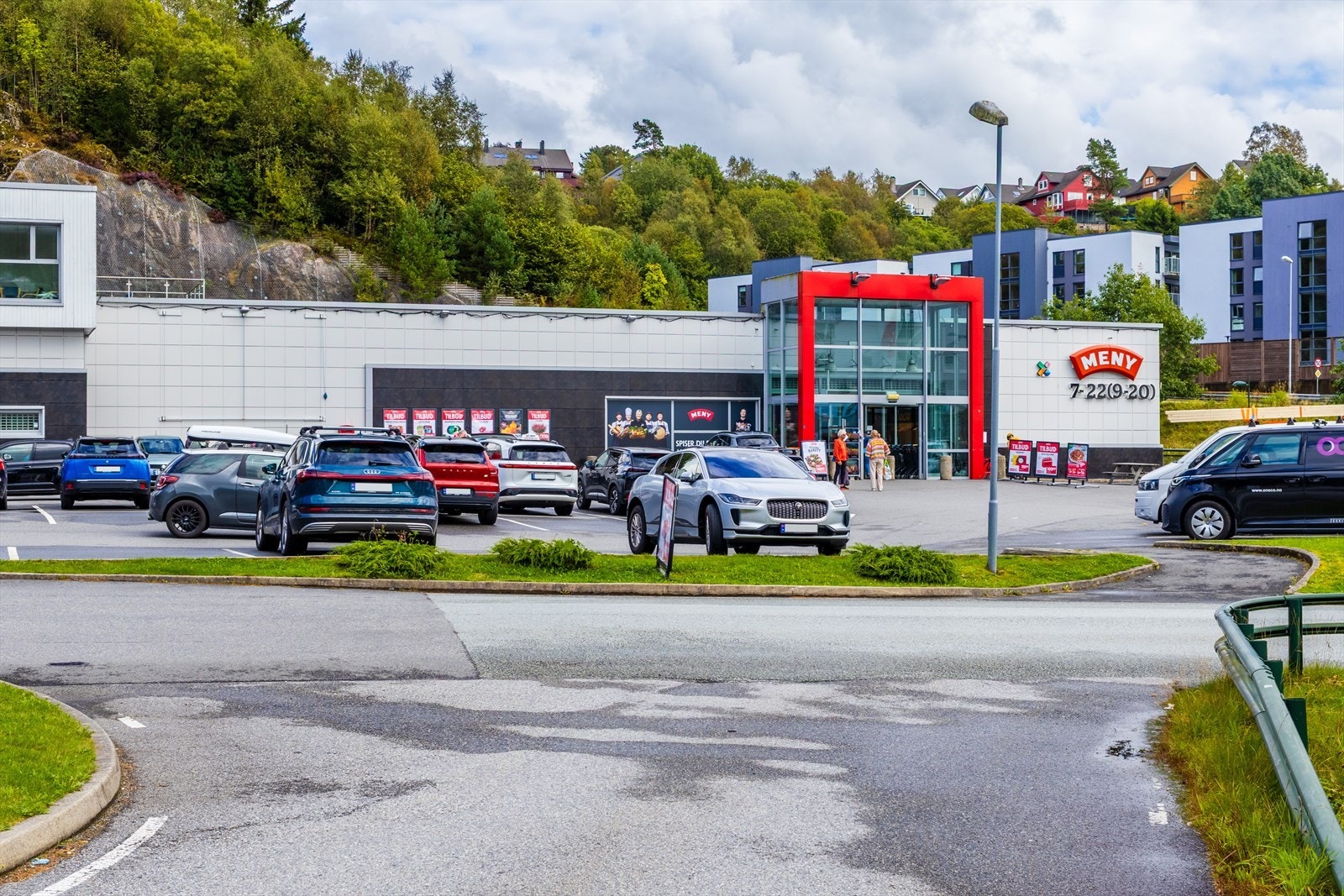 Meny Dolvik ligger også i underkant av 5 minutter til fots fra boligen Galleribilde