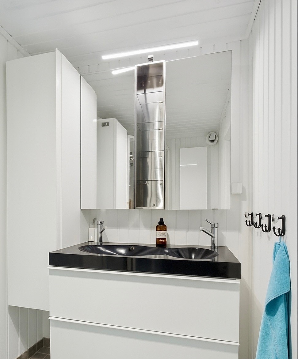 Lyst og fint bad som også er flislagt med varmekabler Galleribilde