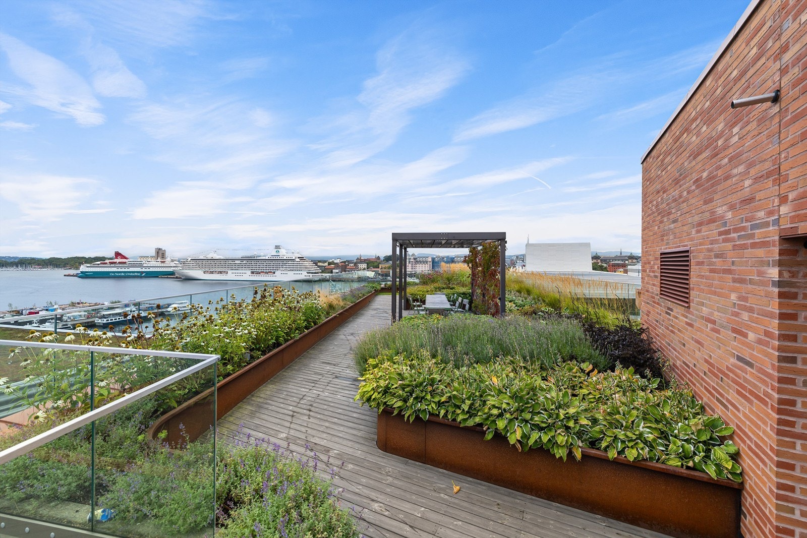 Munch Brygge kan by på en fantastisk felles takterrasse med flott utsikt og gode solforhold. Galleribilde