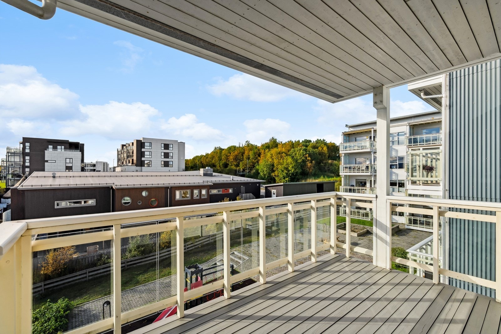 Overbygd balkong til stor glede på gode og varme sommerdager. Galleribilde