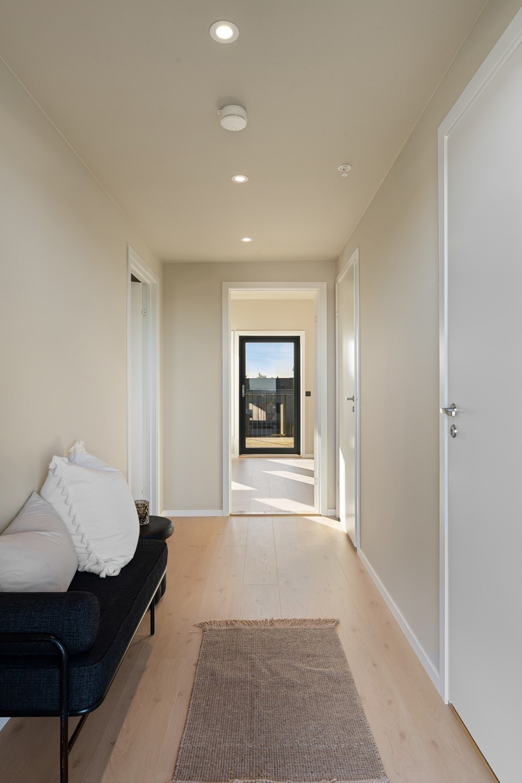 Leiligheten fremstår som lys og innbydende med gode planløsninger og gjennomgående høy standard. Galleribilde