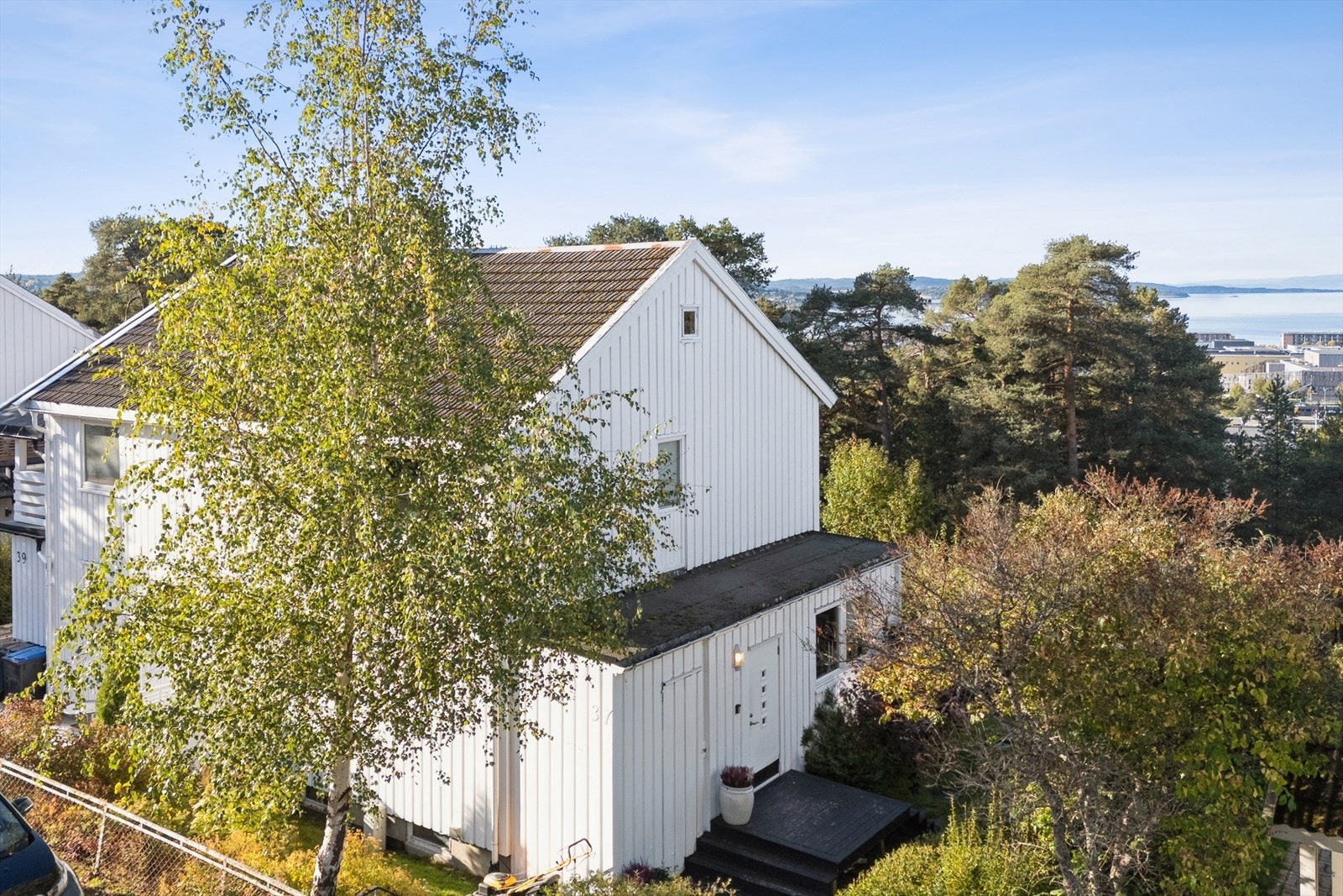 Fasade og utsyn til byen og fjorden Galleribilde