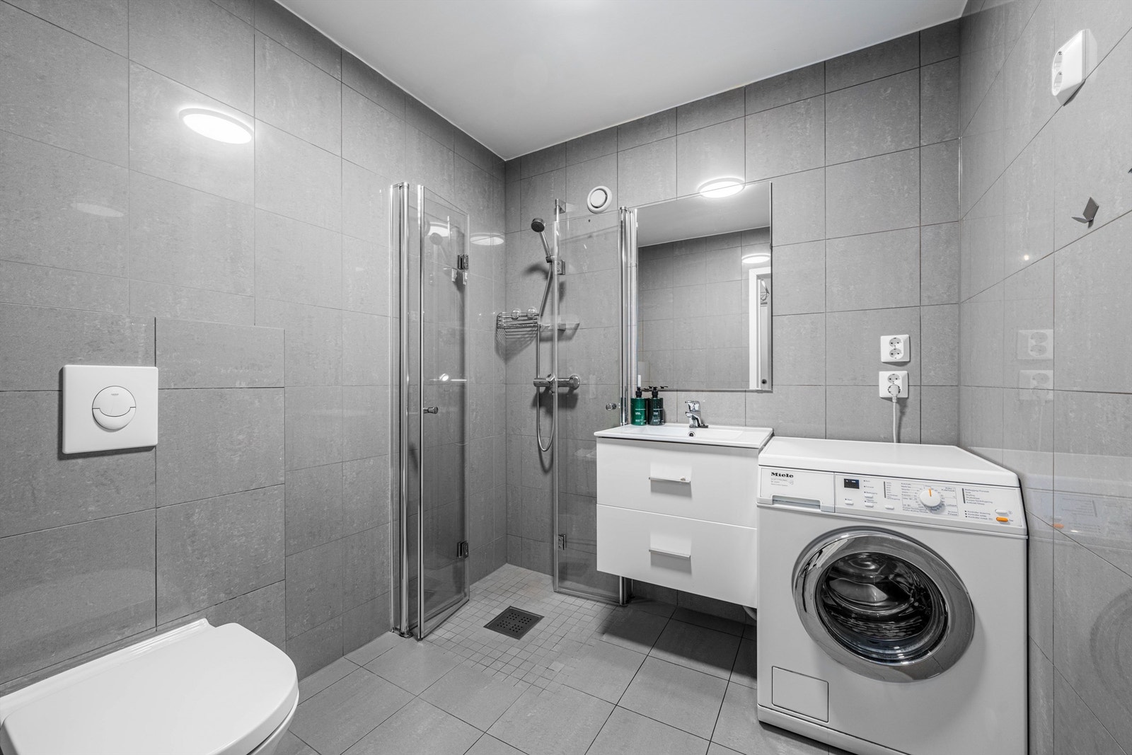 Bad | Utleiedel Galleribilde