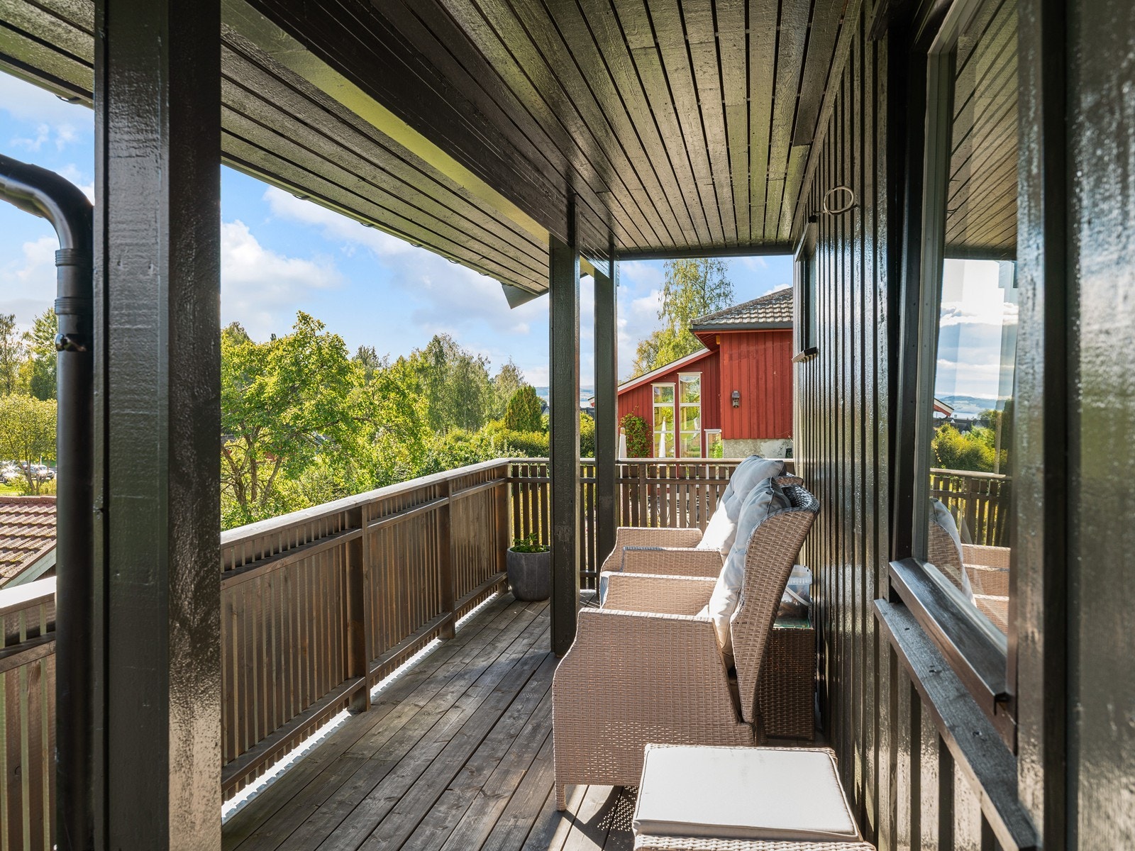 En fin plass for en rolig morgenkaffe med utsikt. Galleribilde