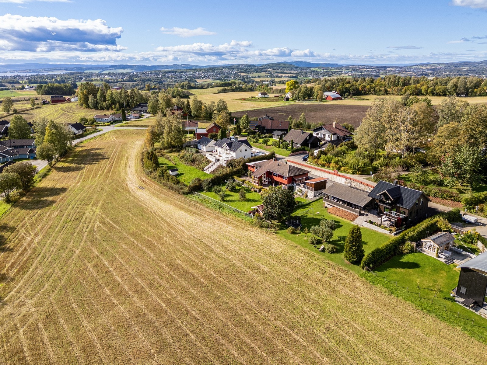 Området byr på gode turmuligheter i skog og mark rett utenfor døren. Galleribilde
