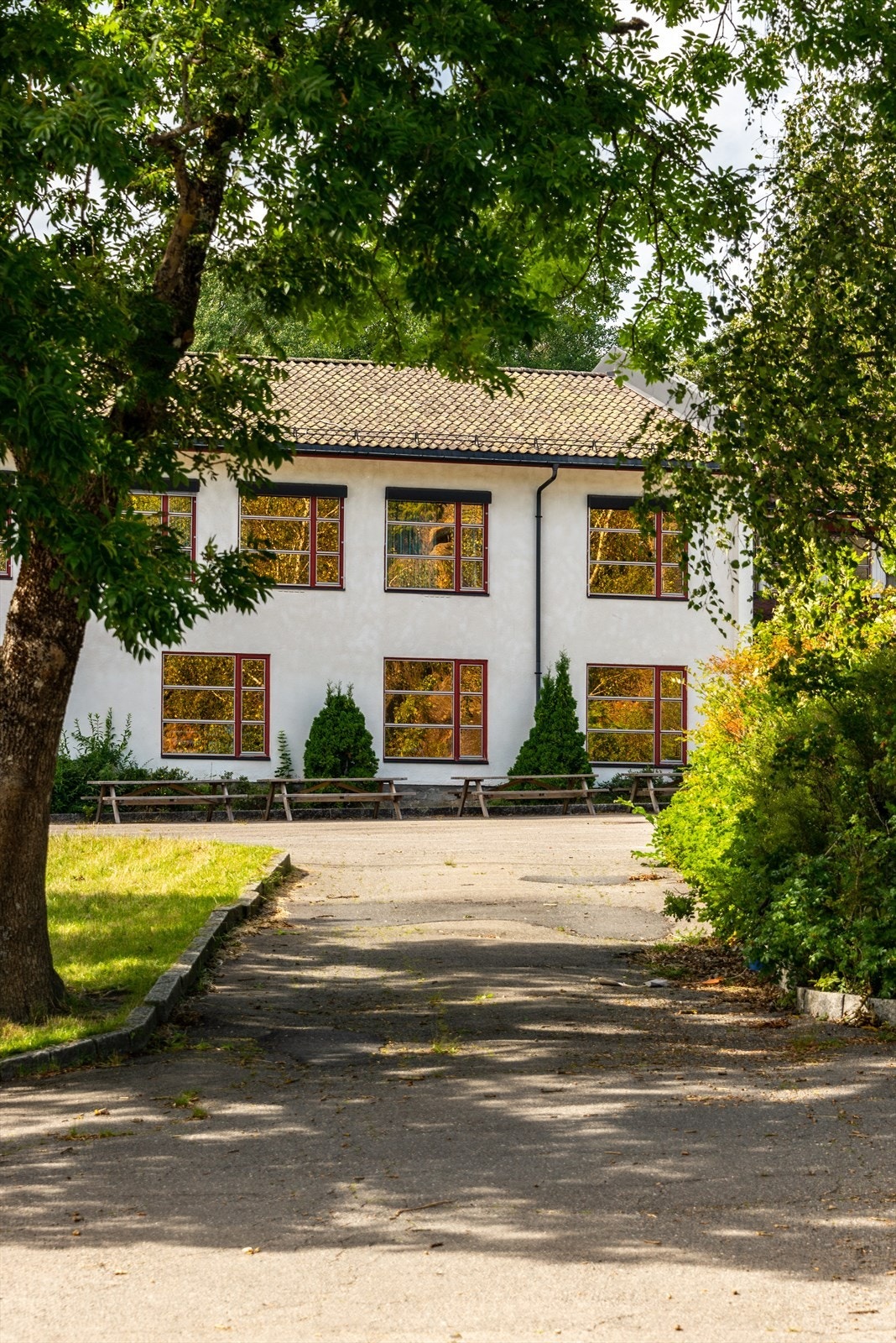 Rød barneskole Galleribilde