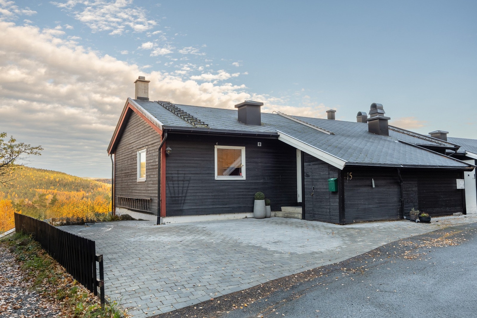 Heggedalsmarka 15 presenteres av EIE Eiendomsmegling ved Torvan Shokri. Galleribilde