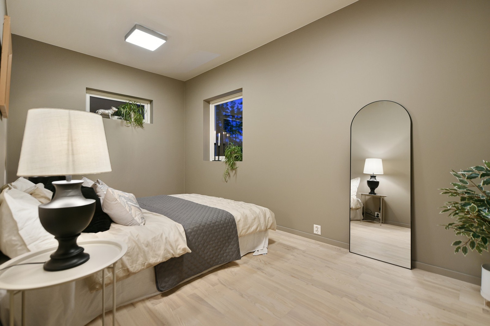 Soverommene i 2. etasje er begge av god størrelse. Galleribilde