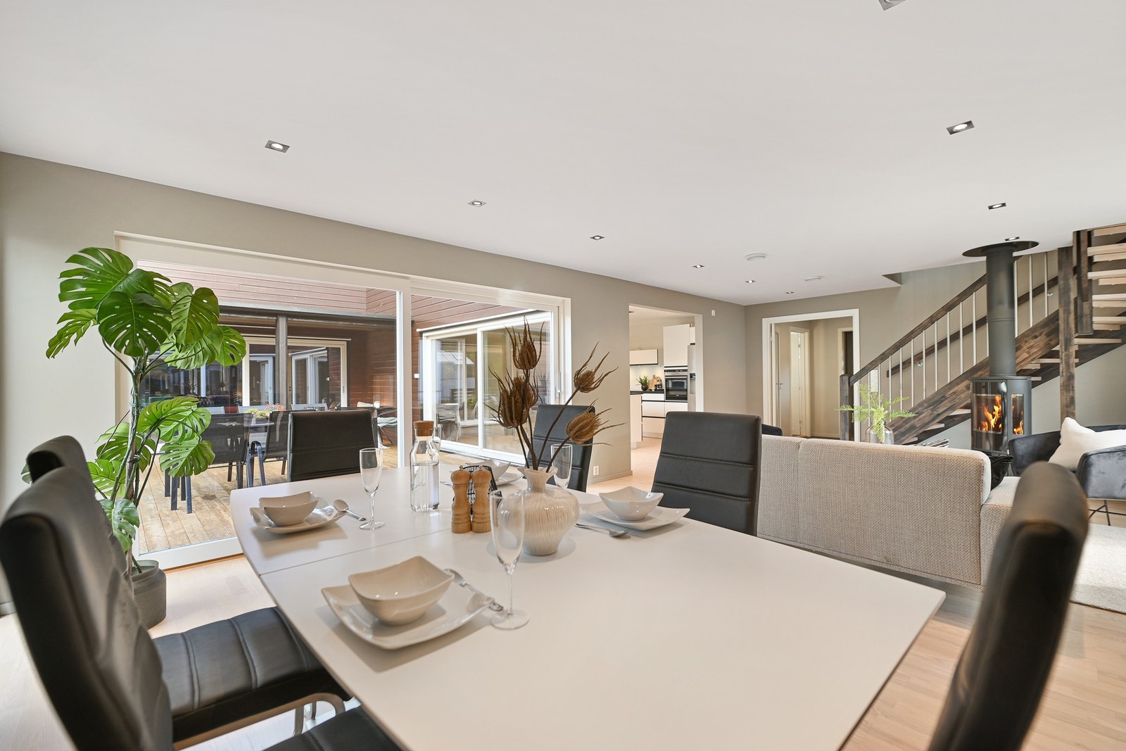 Stuen i 1. etasje er på ca. 39 kvadrat. Galleribilde