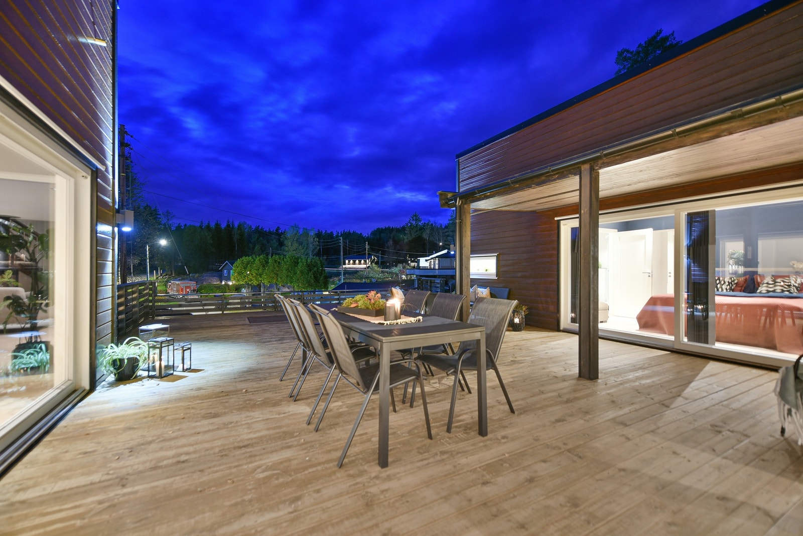 Terrassen i 1. etasje ligger mot vest, og er på ca 80 kvadrat. Galleribilde