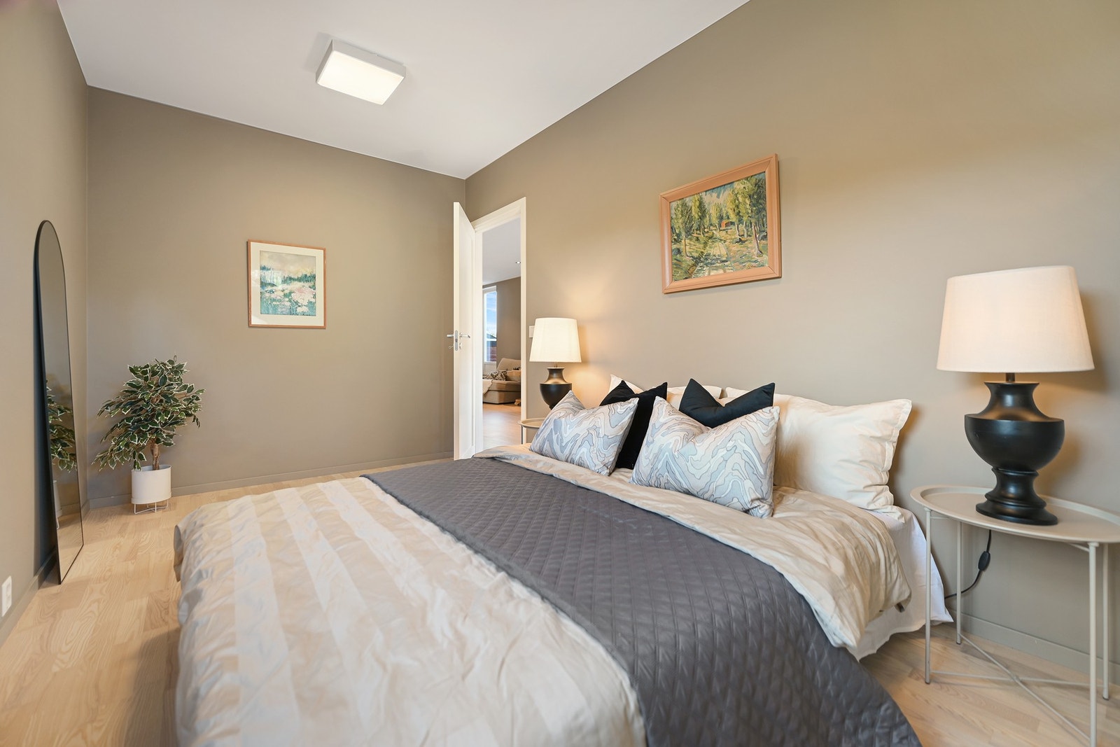 Soverommene i 2. etasje er på 11 og 12 kvadrat. Galleribilde