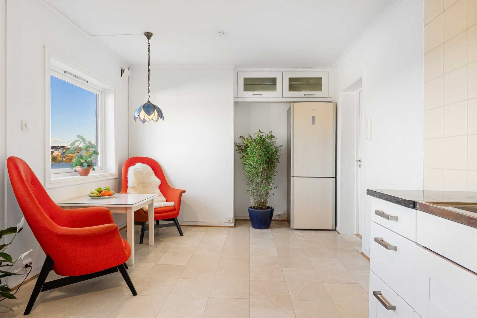 Det er plass til en spisegruppe på kjøkkenet Galleribilde