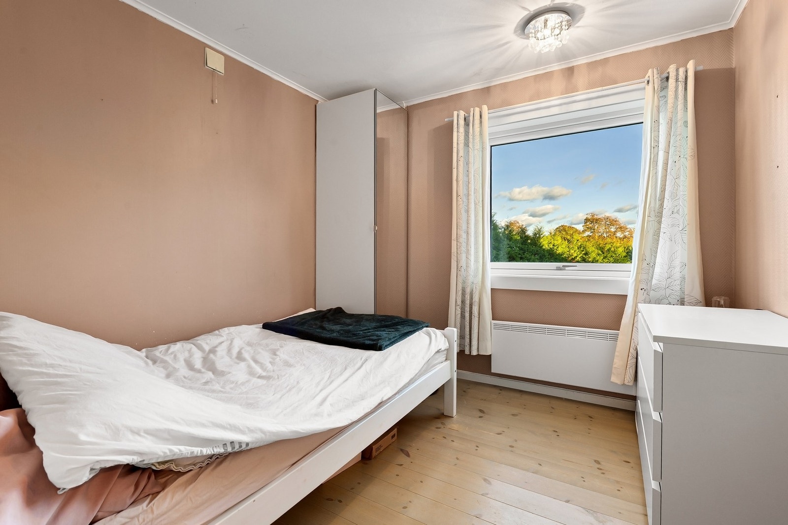 Rom innredet som soverom, men er ikke søkt inn til varig opphold Galleribilde