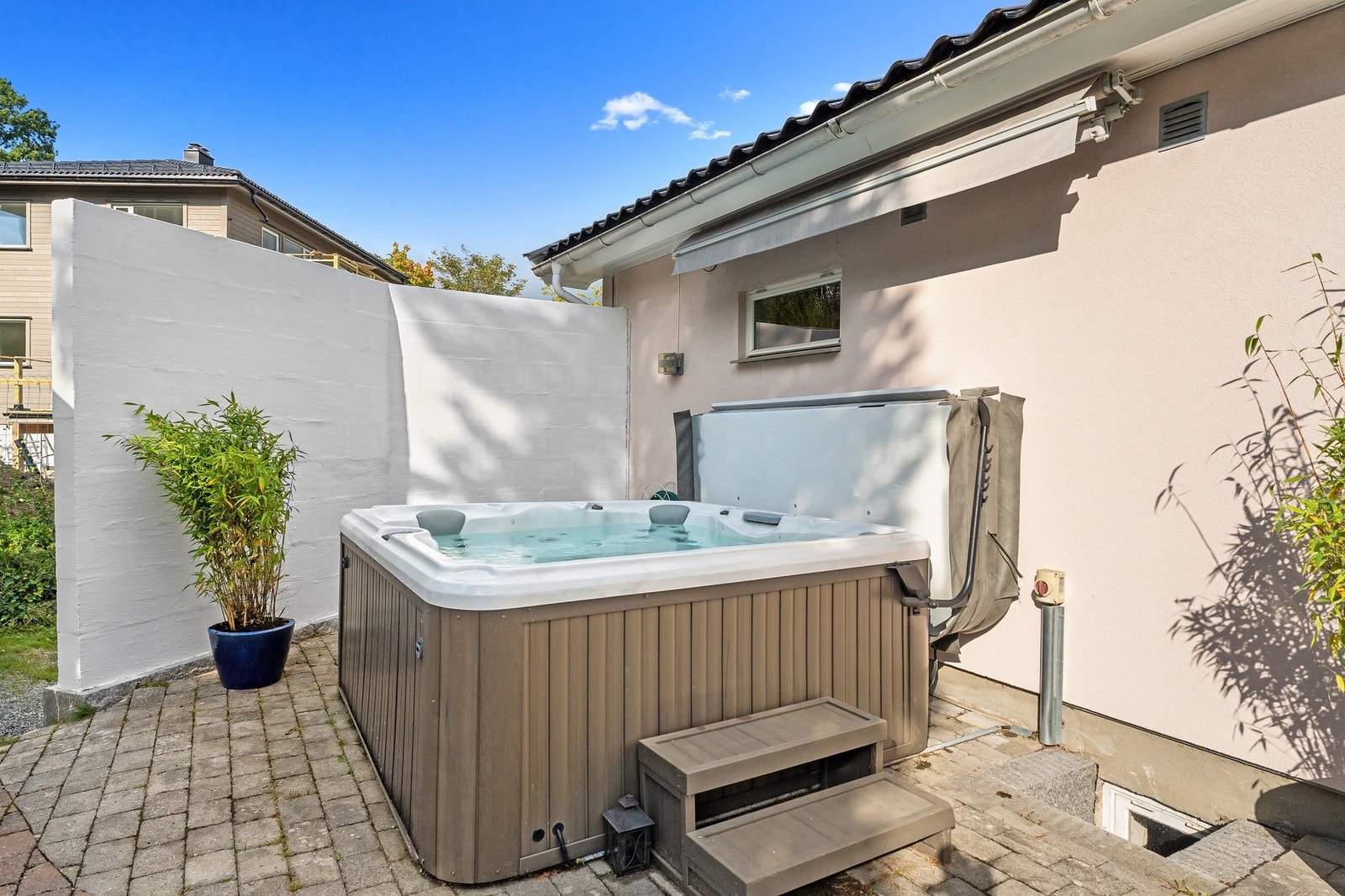 Jacuzzi ble installert i 2020, da ble også det elektriske anlegget forsterket Galleribilde