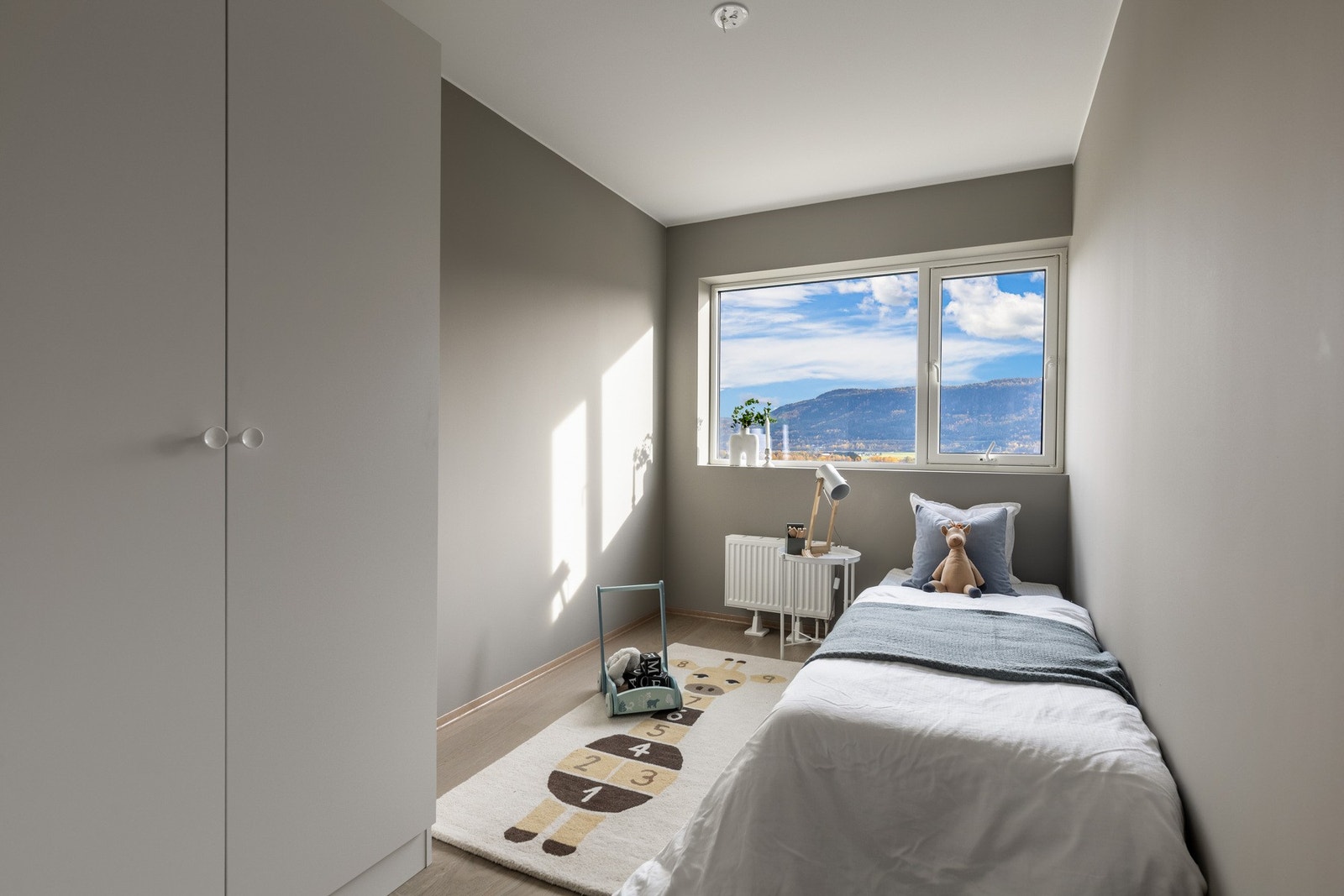 Soverom med fleksible bruksområder - perfekt som barnerom, gjesterom eller kontor. Galleribilde