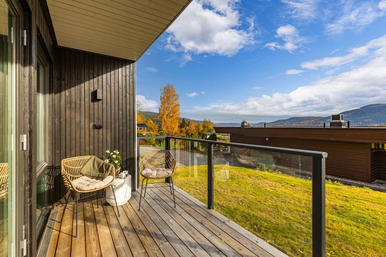 Det er god plass til utemøbler, belysning og utestikk. Galleribilde