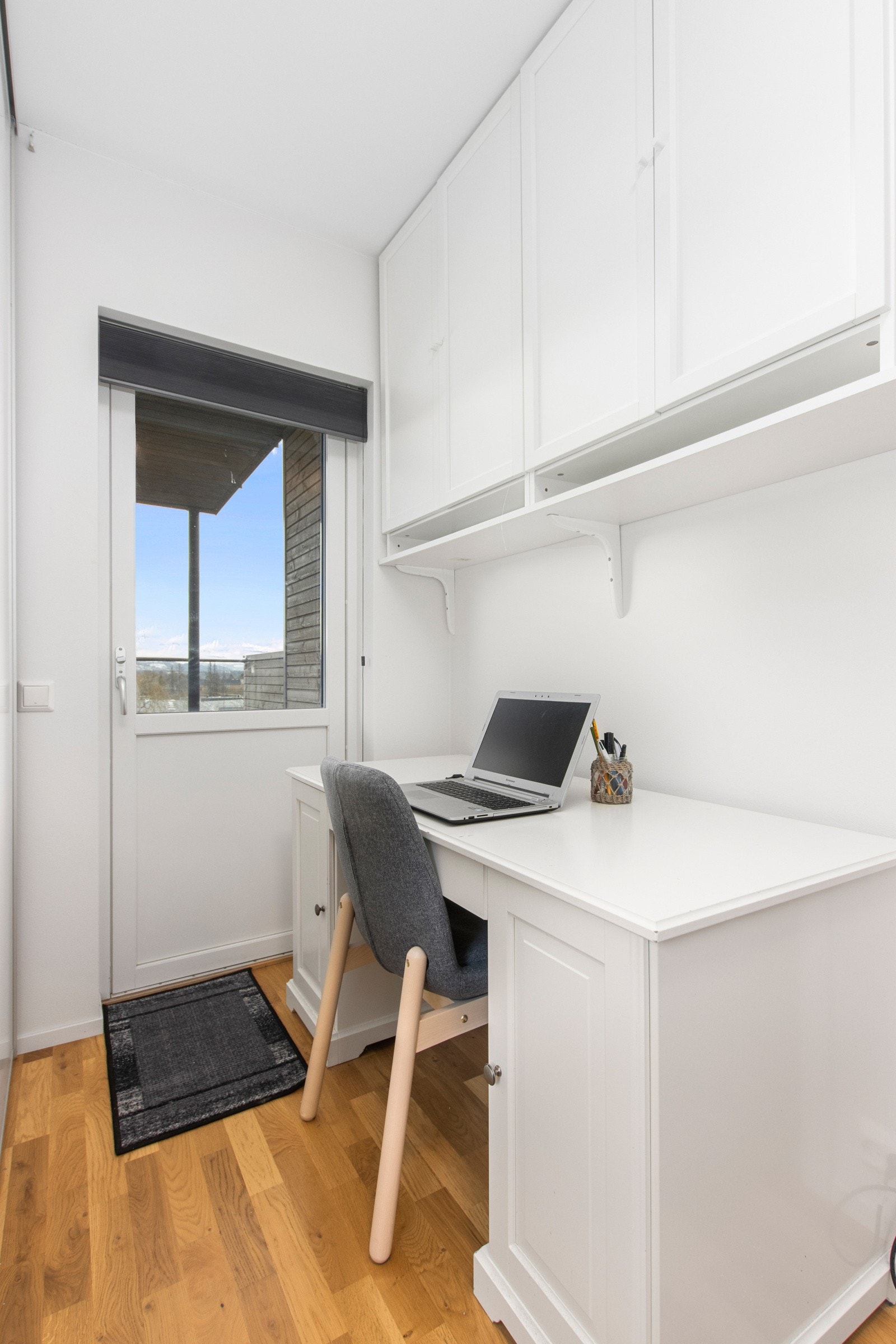 På soverommet er det også en kontorplass. Galleribilde