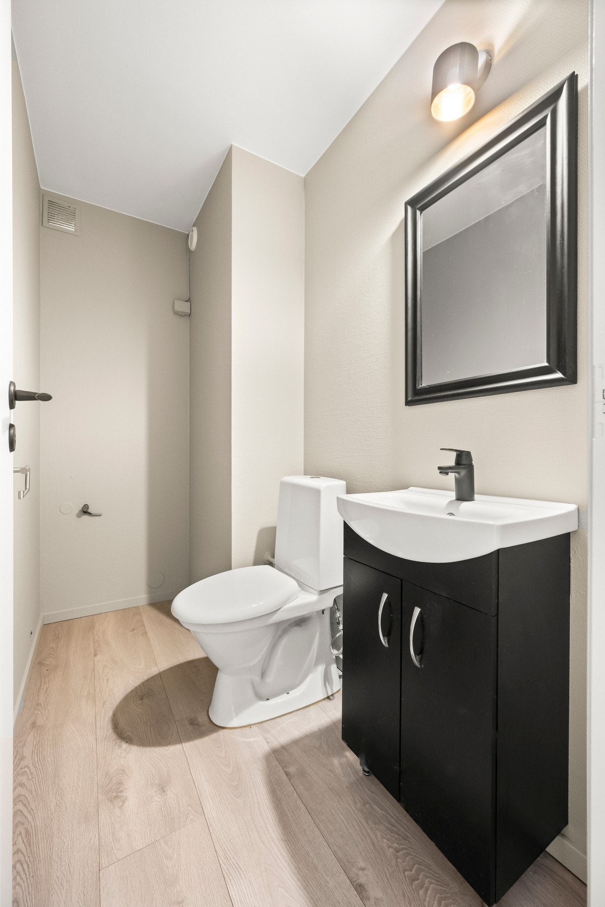 Wc med plass til dusjkabinett. Galleribilde