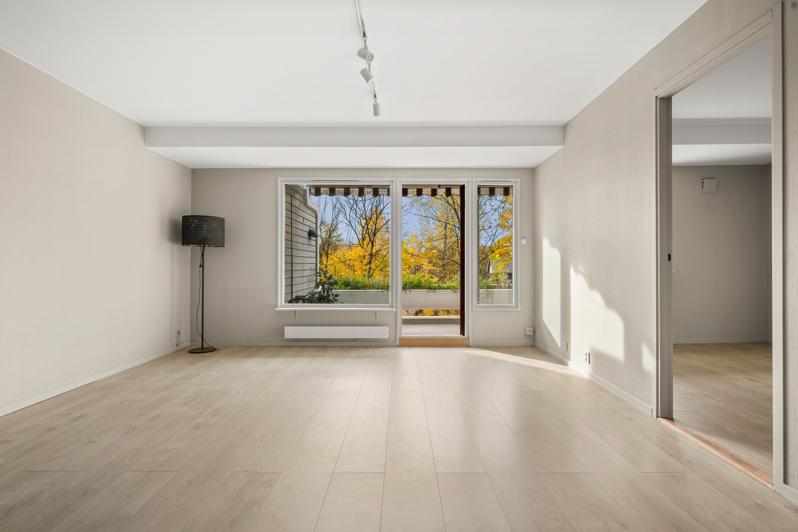 Stor stue med utgang til 12 kvm terrasse Galleribilde