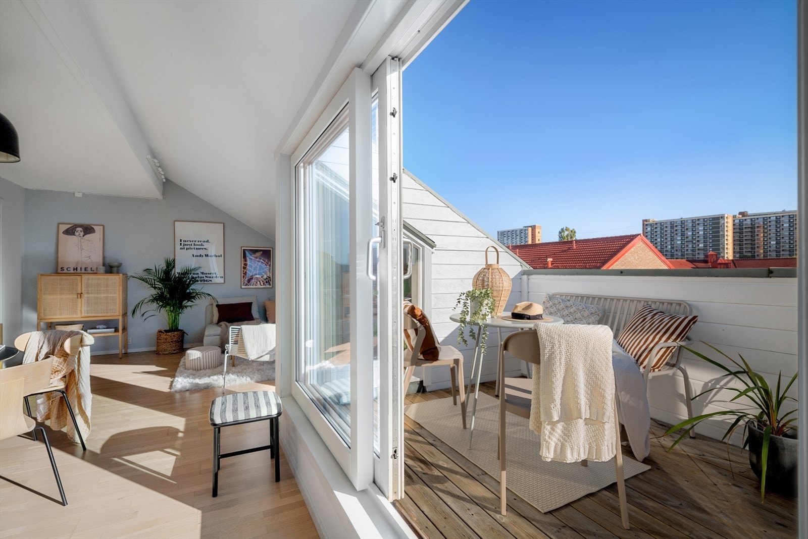 Leiligheten ligger i toppetasjen og byr på en fantastisk utsikt. Galleribilde