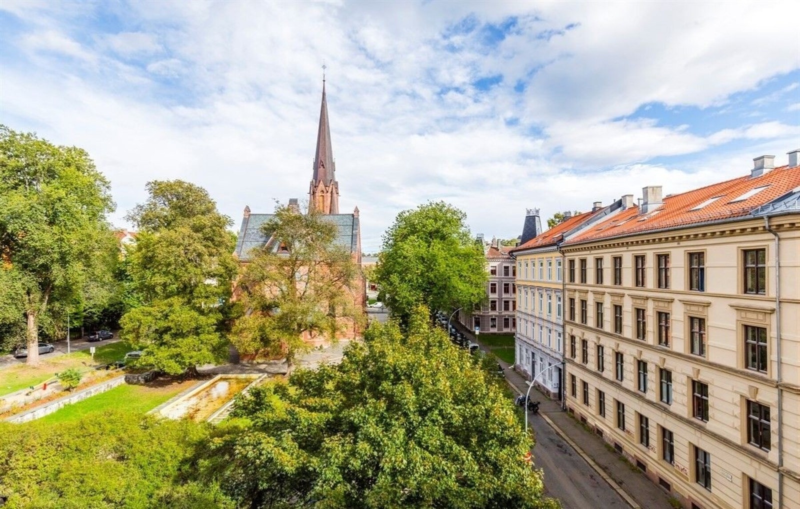 Utsikt fra leiligheten mot Paulus Plass. Galleribilde