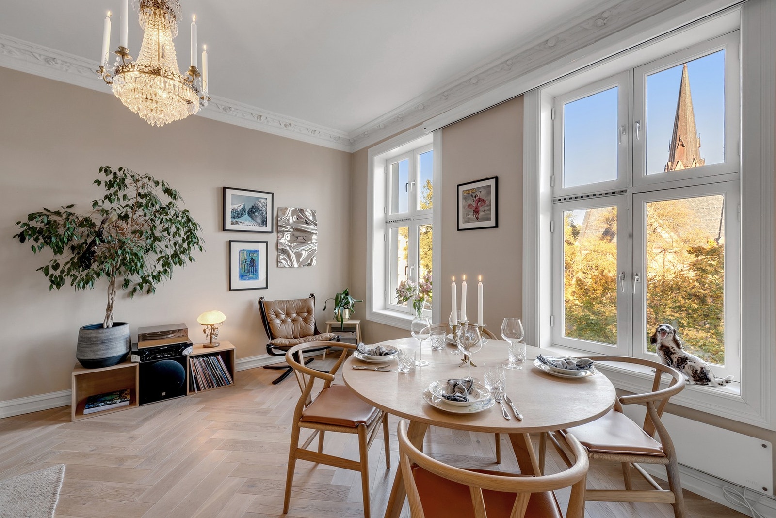 Toppleilighet med fantastiske solforhold; her kan du nyte både sol og hyggelig utsikt! Galleribilde