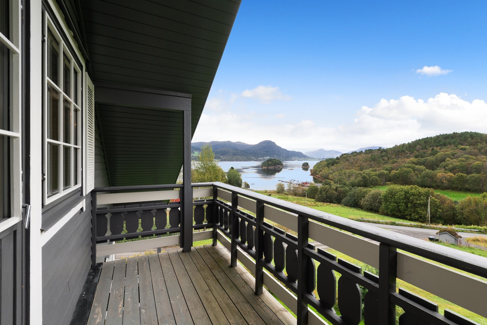 Nydelig utsikt fra loftsetasje Galleribilde