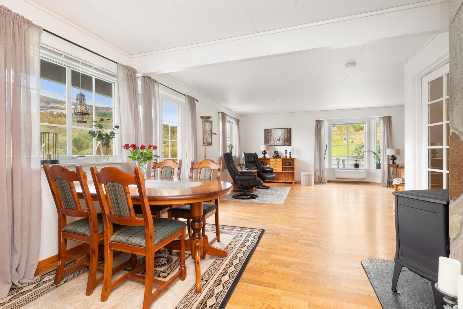 Flere soner med god plass til ekstra spiseplass Galleribilde