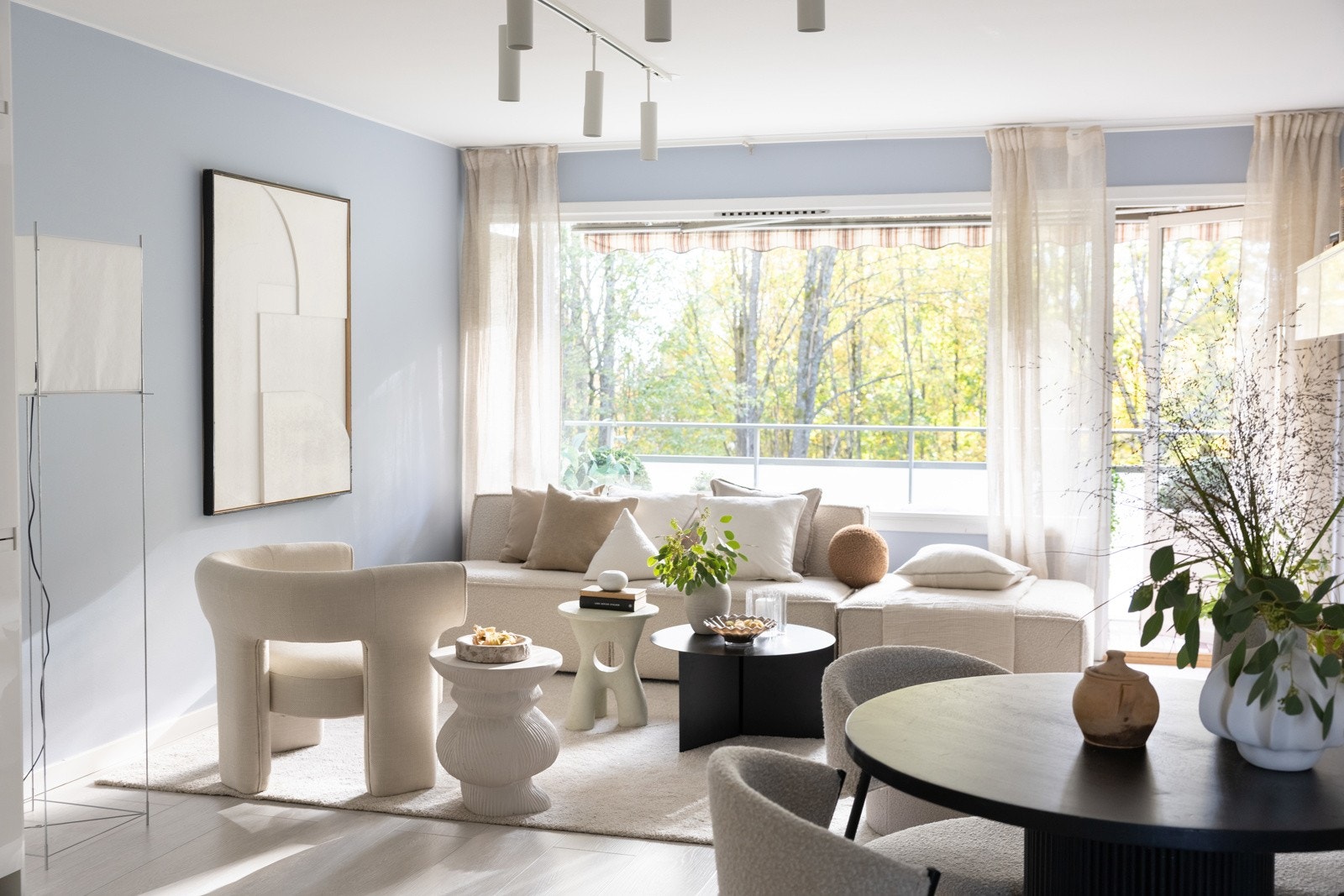 Stue med plass til sofa, stuebord og multimedia. Galleribilde