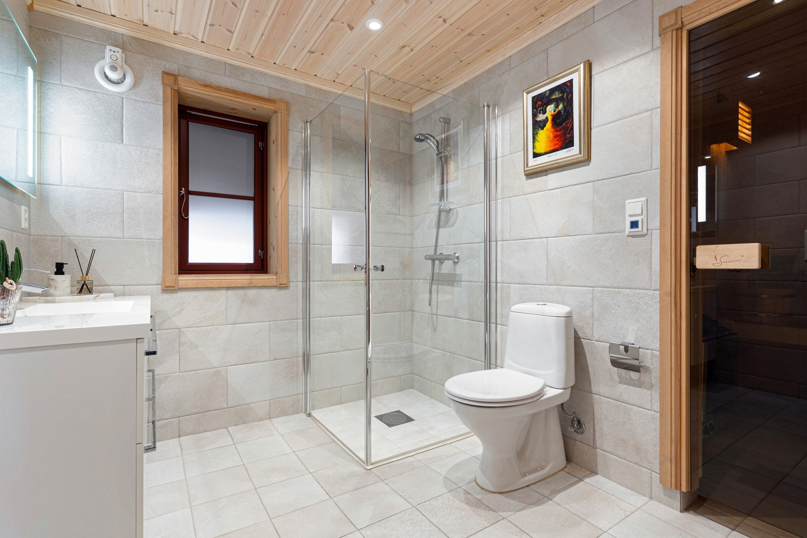 Romslig og pent bad i 1. etasje Galleribilde