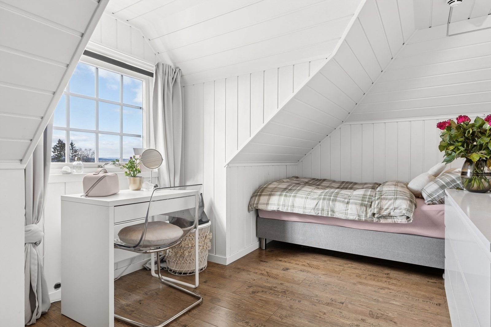 Soverom 2 - rommene er romslige og har gode innredningsmuligheter. Galleribilde