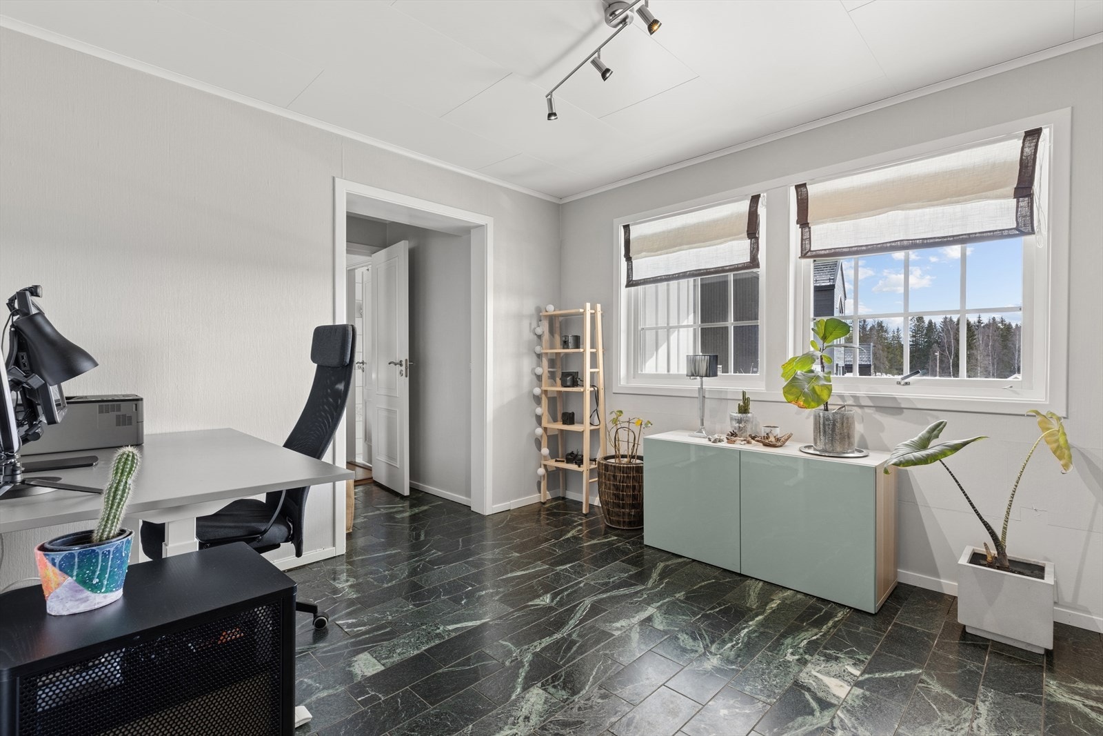 Kontorrom i 1. etasje. Galleribilde