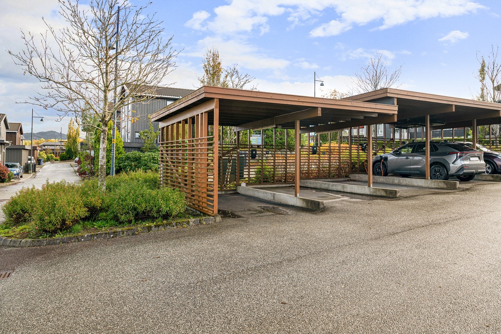 Parkering #16 i carport tilhører boligen Galleribilde
