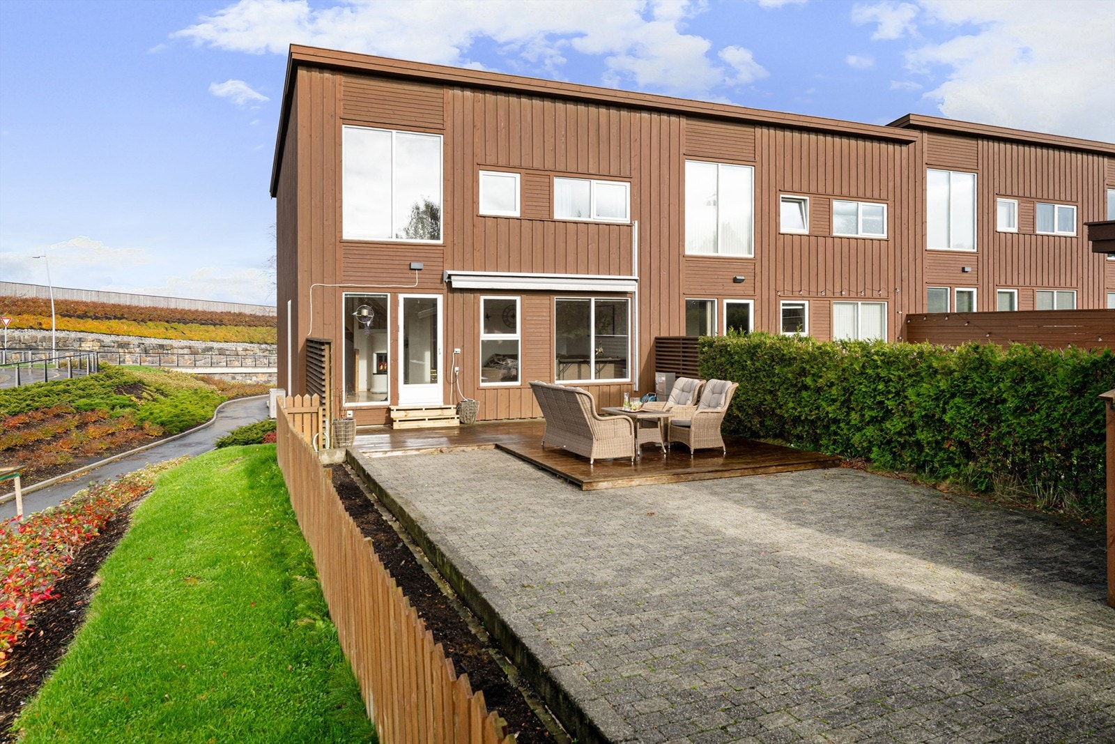 Familievennlig og attraktiv beliggenhet på Smeaheia, med kort gangavstand til barnehager og skoler Galleribilde